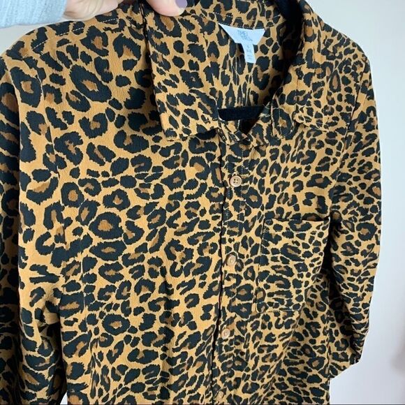 🐆Time and Tru cheetah button up size small CUTE (J1) - Picture 10 of 10